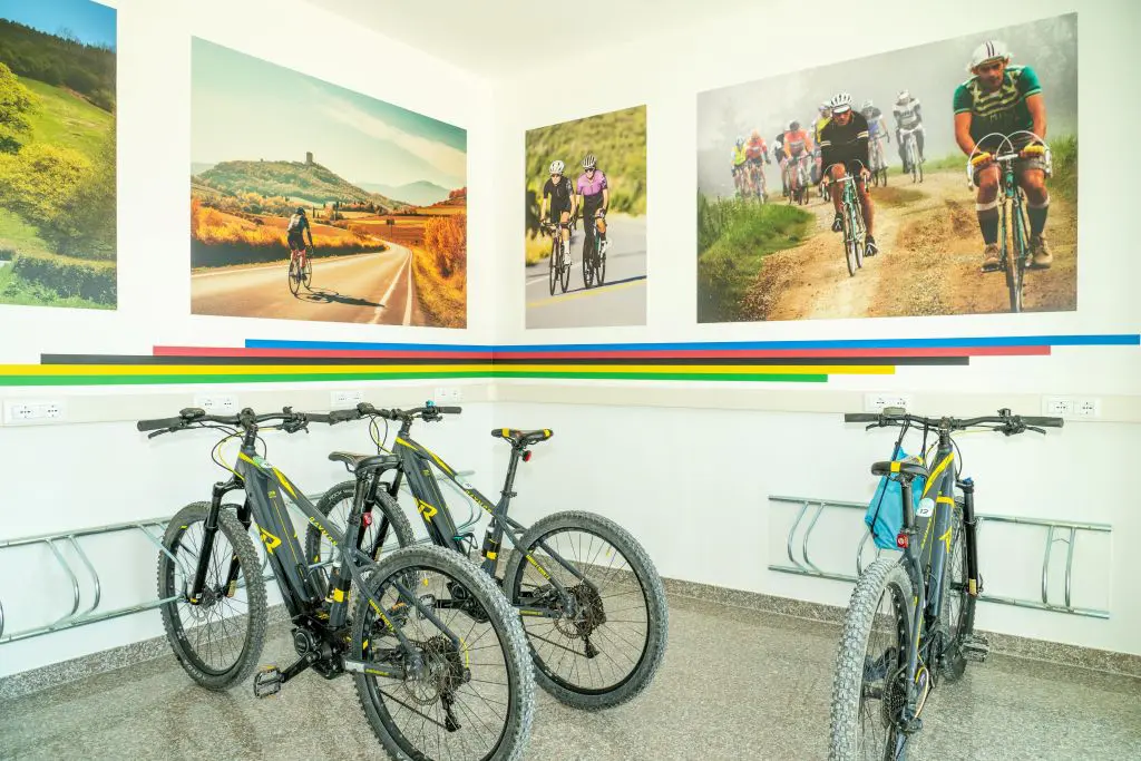 Bike Room rastrelliere con ricarica 1024