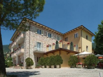 hotel assisi viole esterno1 471x375 1