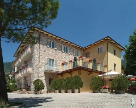 hotel assisi viole esterno1 471x375 1